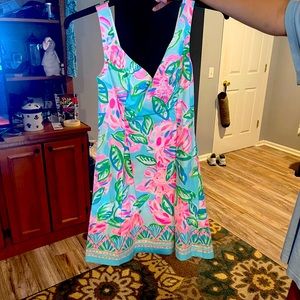 Very cute size 2 Lily Pulitzer dress. Very nice for summer.